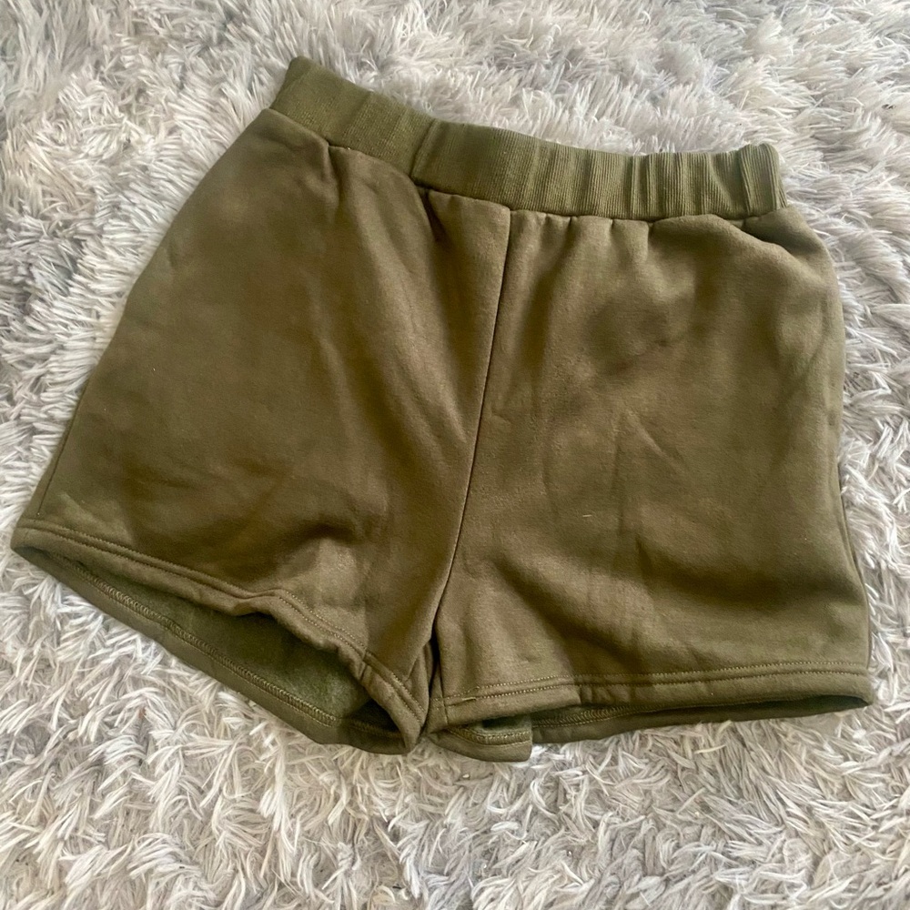 Green Athletic Shorts with Relaxed Fit and Elastic Waistband
